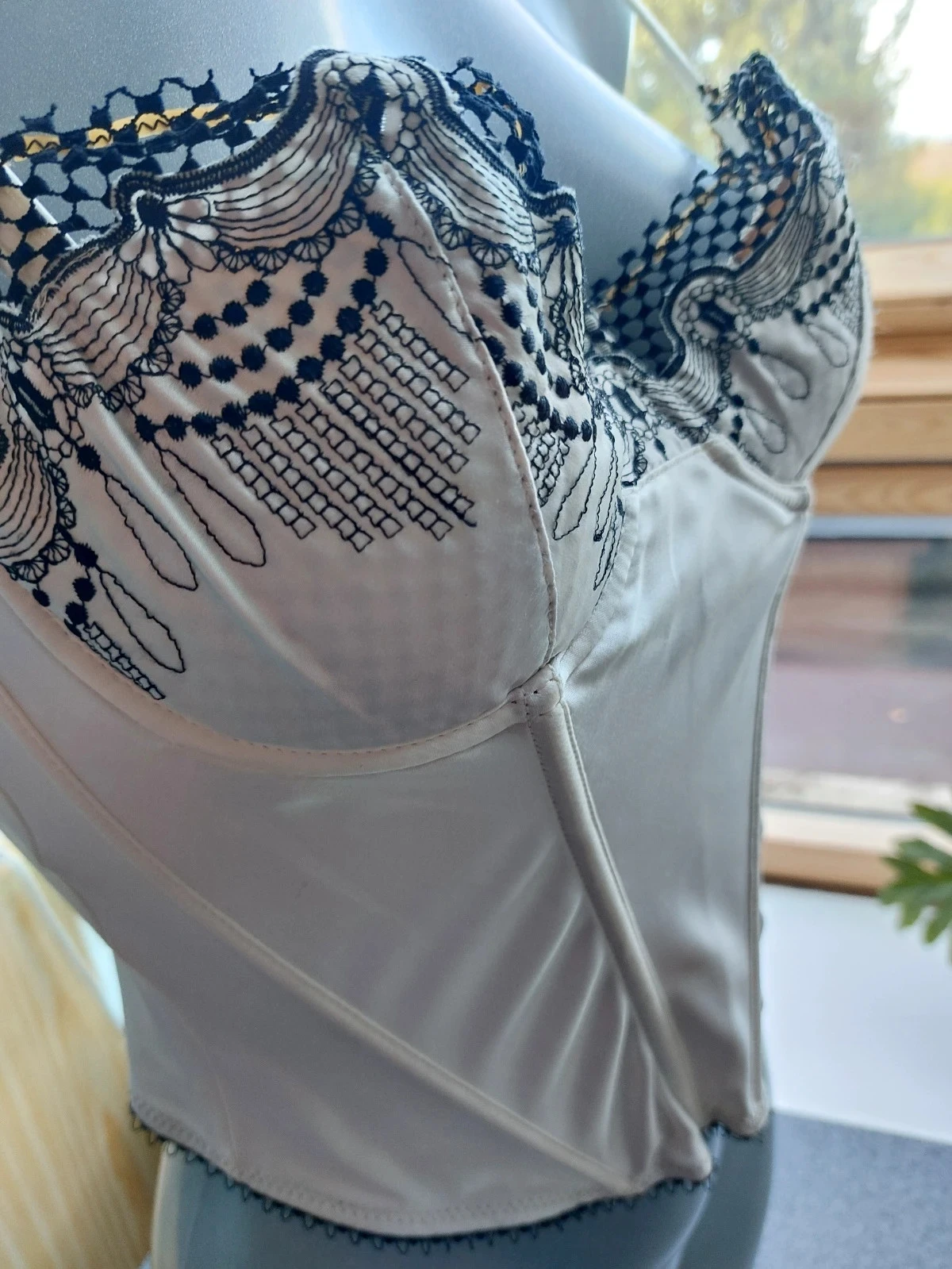 Satijnen en geborduurd bustier, romantische look Maat S/M – photo 7